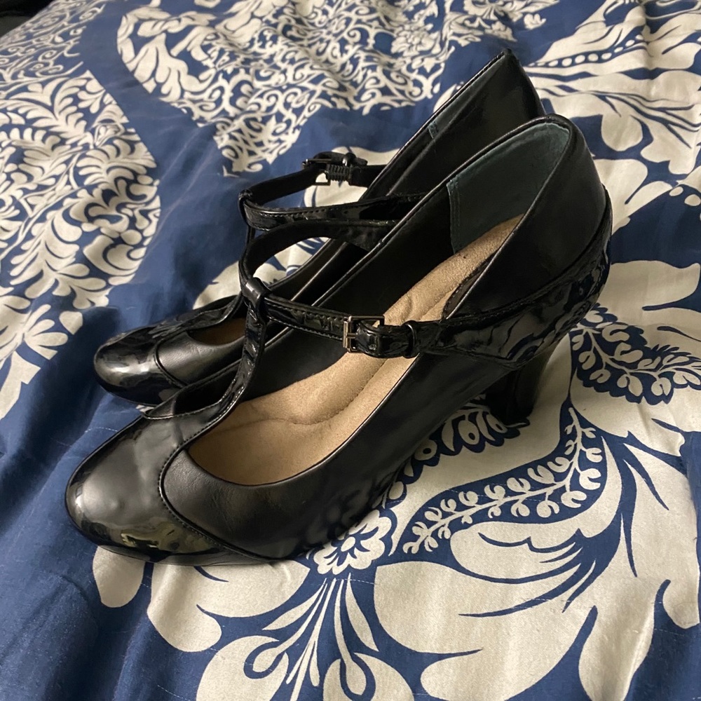 T strap heels